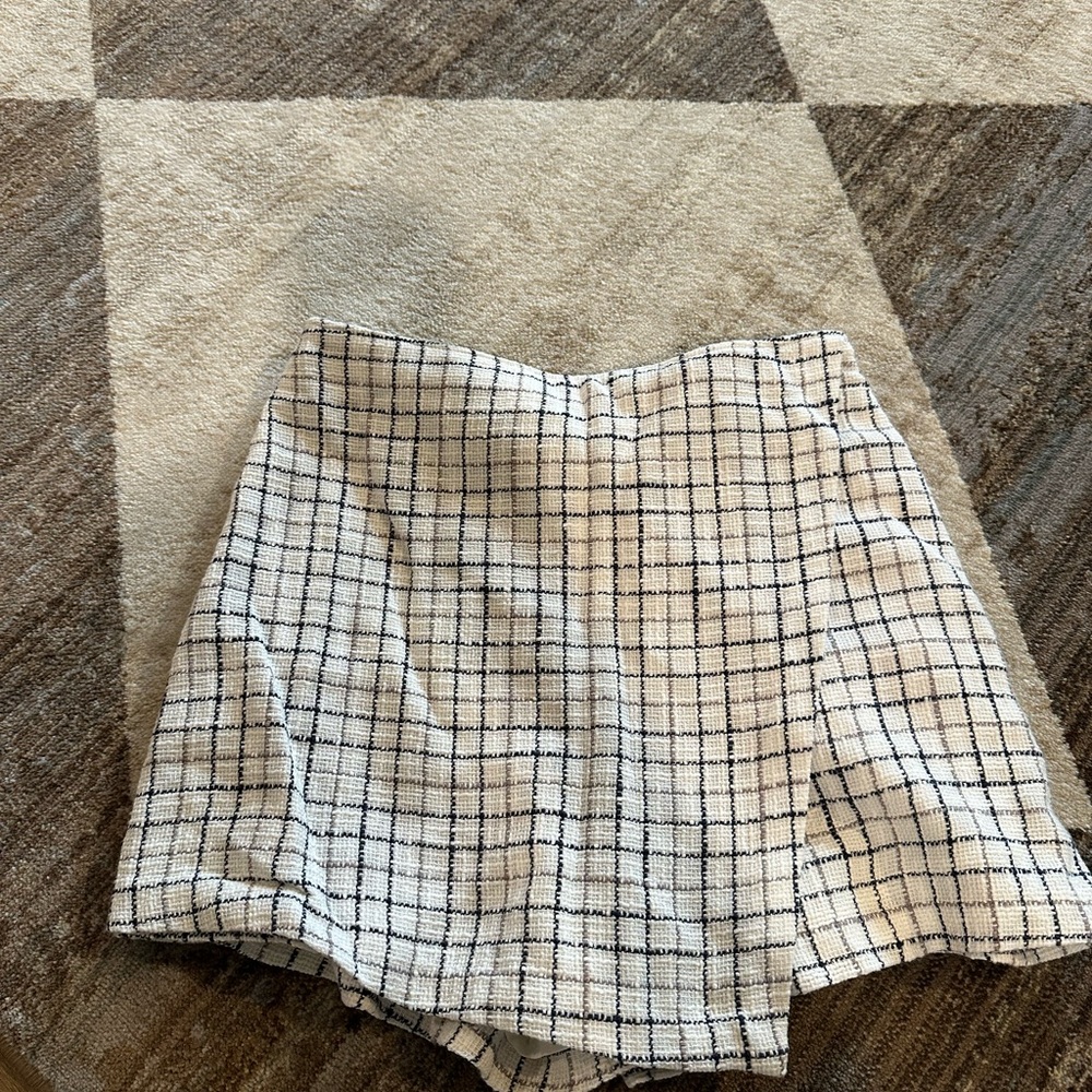 Abercrombie & Fitch Black and White Checkered Mini Skort